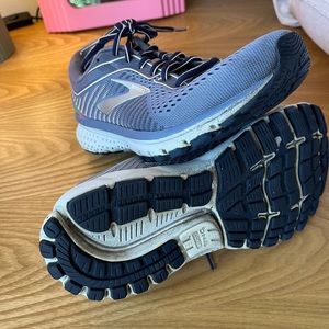 Brooks Ghost 12 running shoes